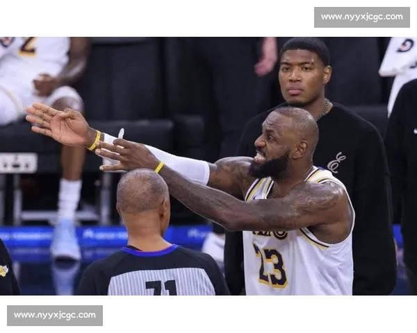 湖人大战火箭精彩对决 詹姆斯带队力拼年轻阵容挑战